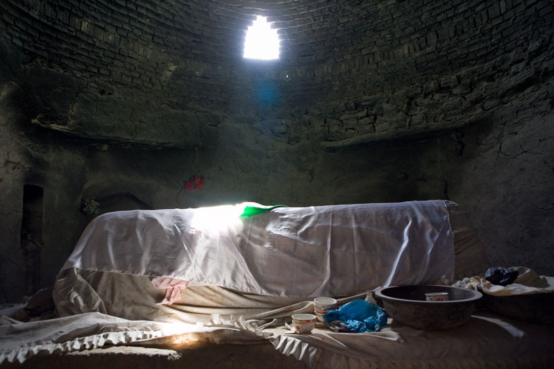 Unrevealed, Site 20 (Sunray on Tomb), 2009